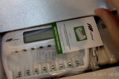 EM-Reviews_Cargador 8 pilas FlePow_1