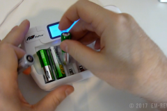 EM-Reviews_Cargador 8 pilas FlePow_6