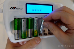 EM-Reviews_Cargador 8 pilas FlePow_8