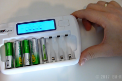 EM-Reviews_Cargador 8 pilas FlePow_9