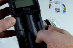 EM-Reviews_Cargador_de_bateria_USB_Pantalla_LCD_iEGrow6203