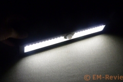 EM-Reviews_Lampara_solar_77_LEDs_1000_Lúmenes_Victsing3259