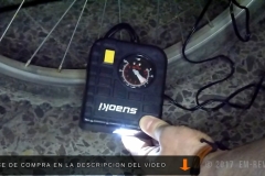 EM-Reviews_Mini Compresor de aire portátil Suaoki.avi_snapshot_05.53_[2017.09.14_03.12.38]