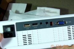 EM-Reviews_Proyector_Mini_LED_portátil3195