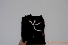 EM-Reviews_Sudadera_negra_con_cuello_alto_de_mujer_AUXO6220