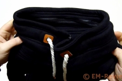 EM-Reviews_Sudadera_negra_con_cuello_alto_de_mujer_AUXO6221