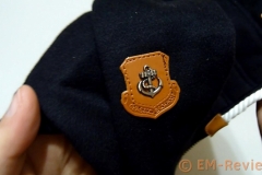 EM-Reviews_Sudadera_negra_con_cuello_alto_de_mujer_AUXO6224