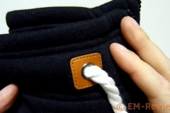 EM-Reviews_Sudadera_negra_con_cuello_alto_de_mujer_AUXO6225